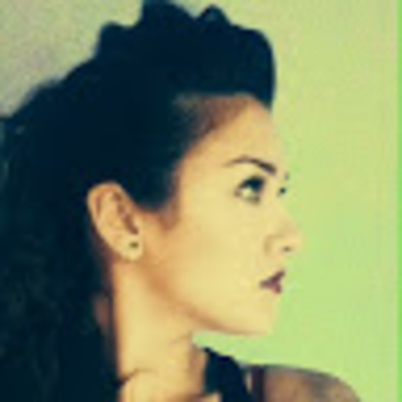 Meet your Posher, Jenn - Picture 1 of 1